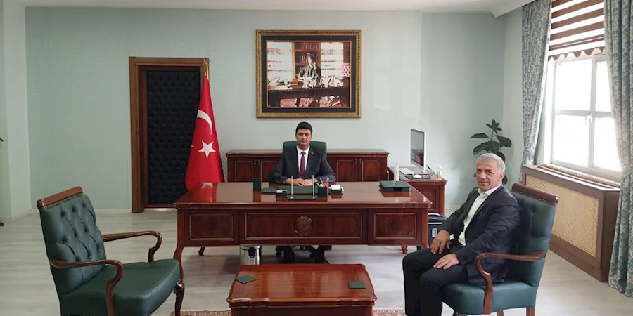 cumhurbaskanligi-atama-kararnamesi-ile-caykara-kaymakami-olarak-gorevlendirilen-gurdal-erbek-09-ekim-2023-pazartesi-gunu-caykara-ilcesinde-goreve-basladi